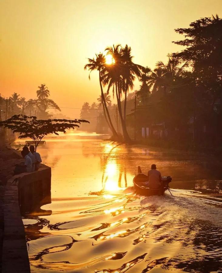 RAJATHEERAM BEACH HOMESTAY Alappuzha Esterno foto