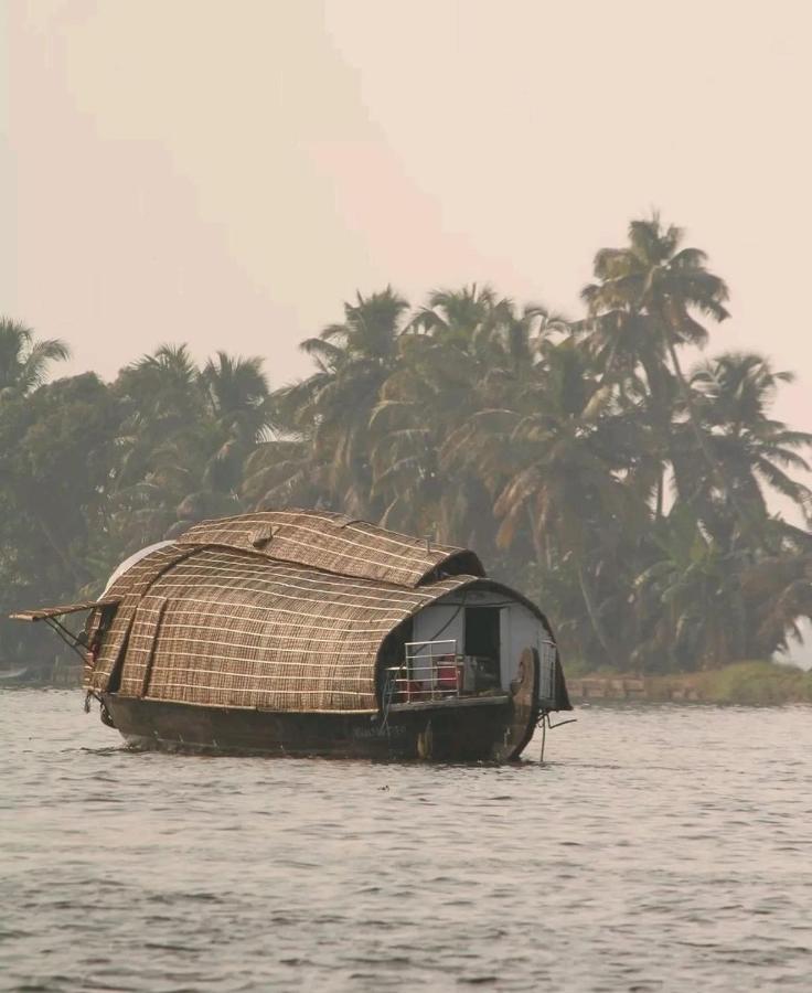 RAJATHEERAM BEACH HOMESTAY Alappuzha Esterno foto