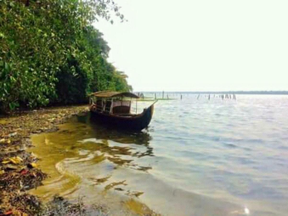 RAJATHEERAM BEACH HOMESTAY Alappuzha Esterno foto