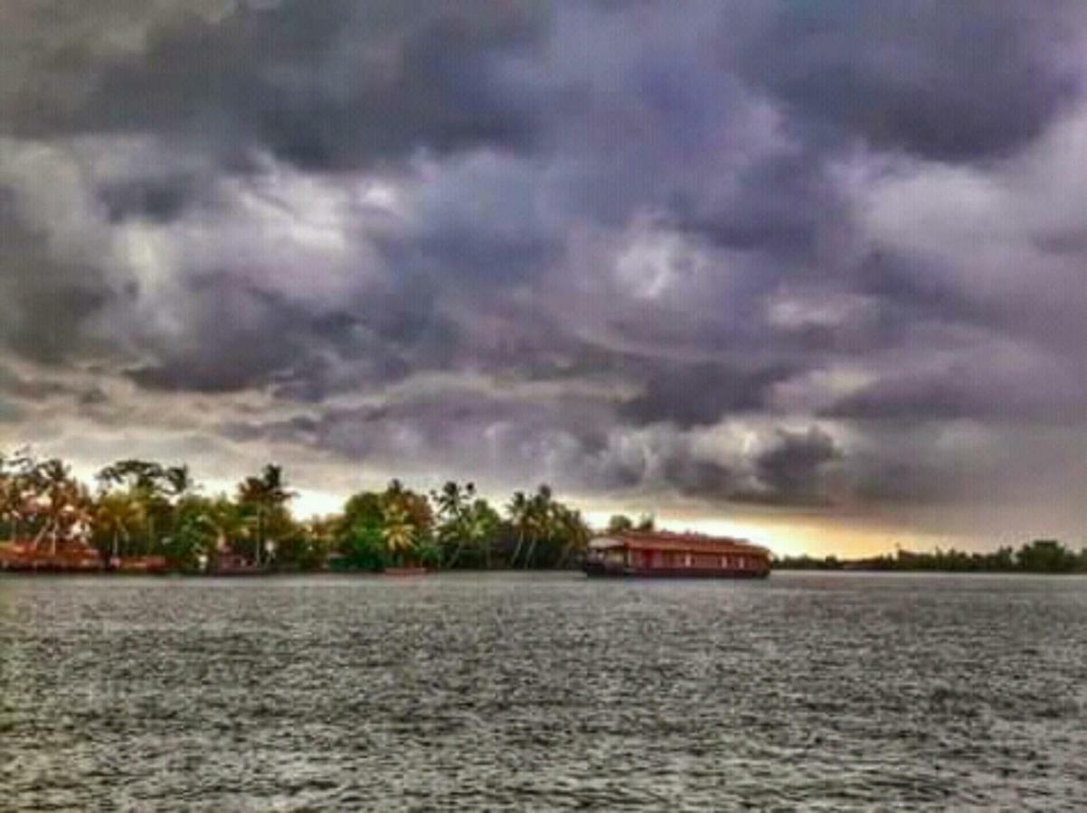 RAJATHEERAM BEACH HOMESTAY Alappuzha Esterno foto